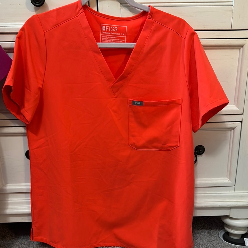 Figs Fiery Coral Scrub Top